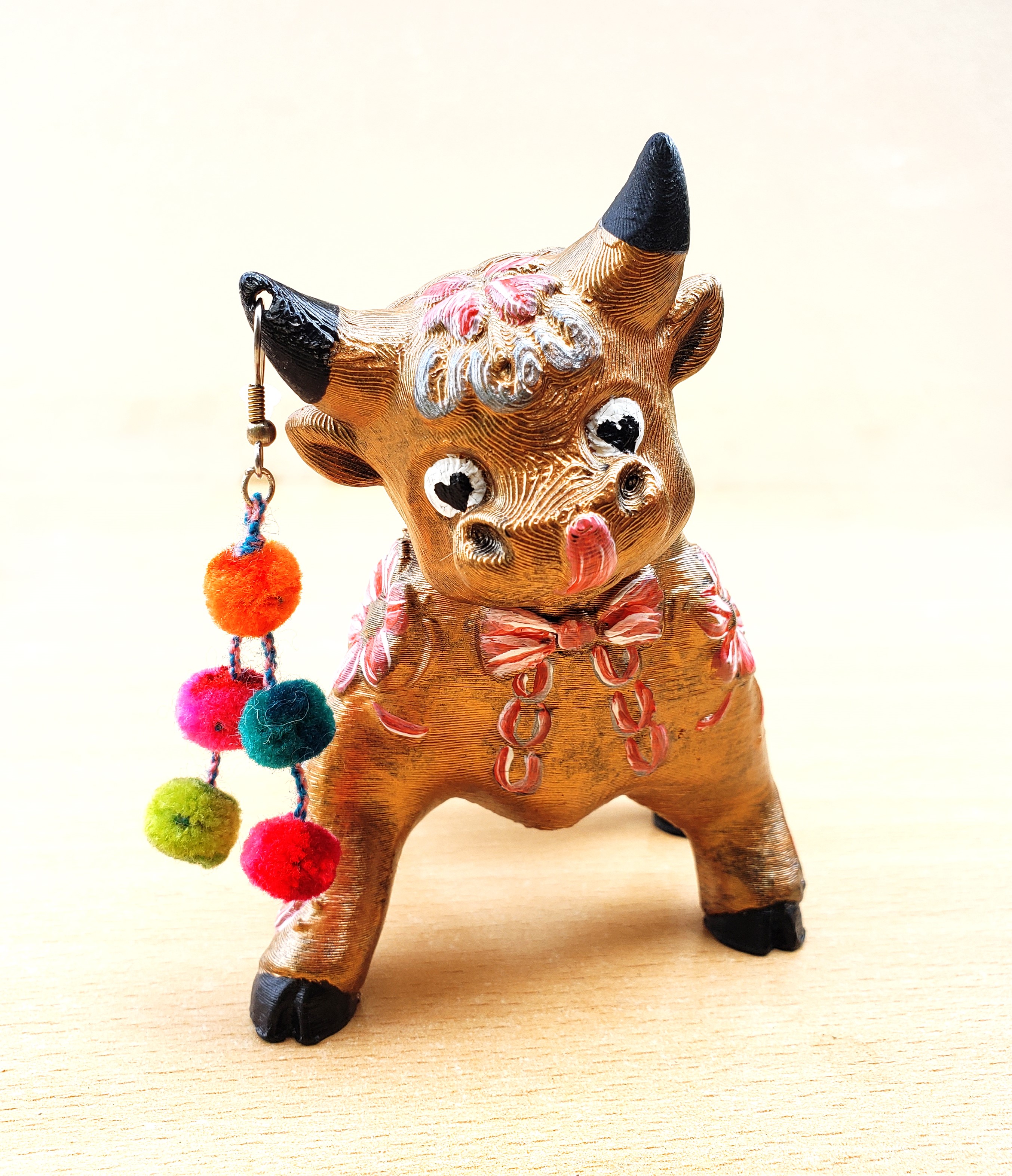 Torito_Bravo_depie_dorado (1).jpg