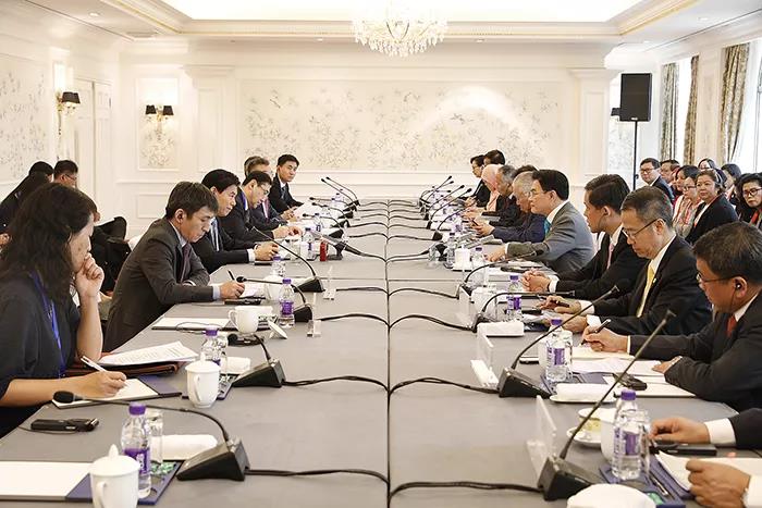 RCEP部长级会议在京举行，商务部部长钟山今天见了哪些出席会议的部长