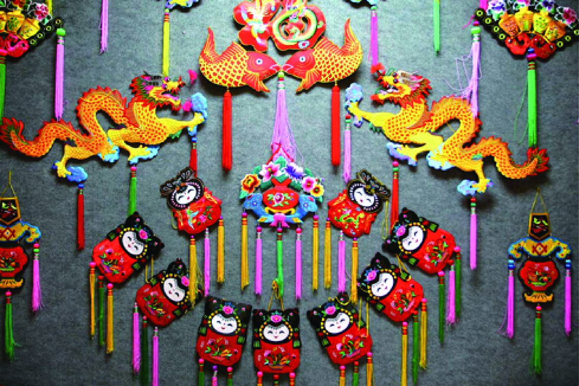 庆阳香包绣制s.jpg