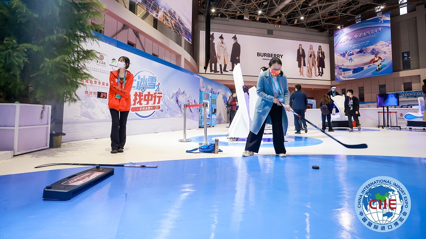 28164105yrvv.jpg 冰上高尔夫.jpg