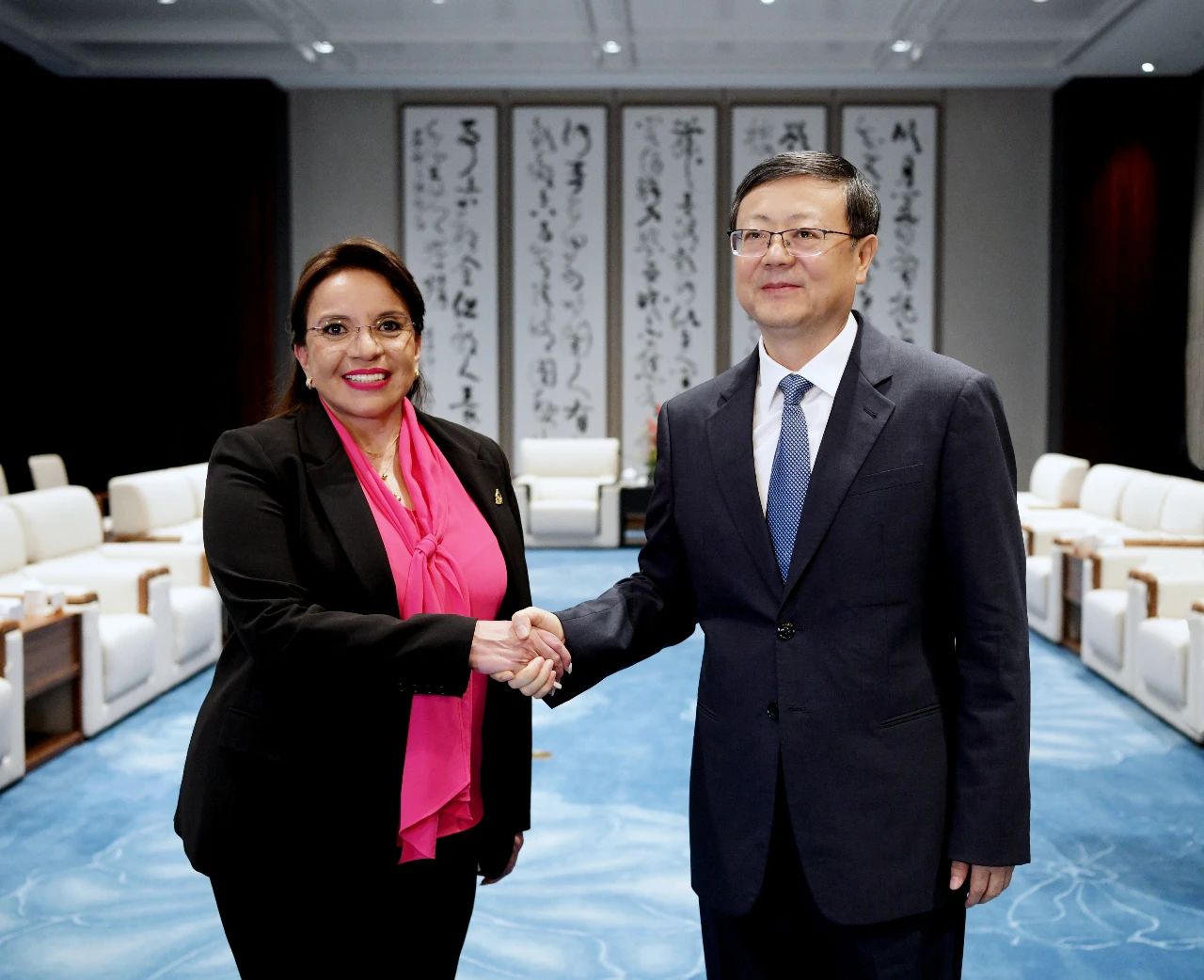13171538973x.jpg 总统.jpg