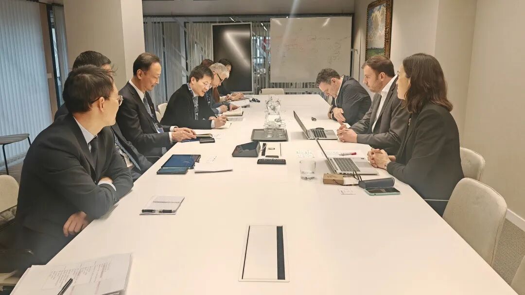 16171950asym.jpg 640 (3).jpg